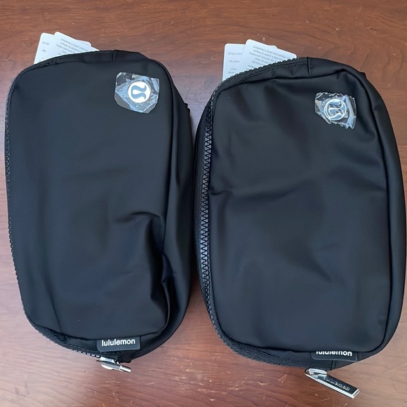 Lululemon Everywhere Belt Bag Wordmark Black - Picture 2 of 12